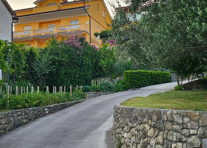 Neda Konukevi Rab Town