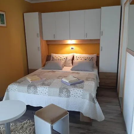 Guest house Neda Rab Town