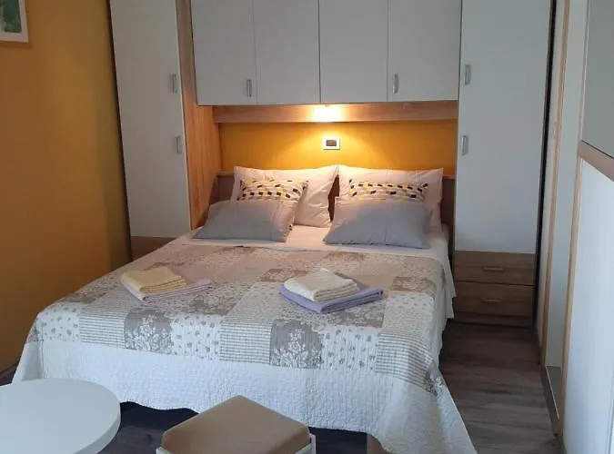 Gostinjska kuća Neda Rab Town